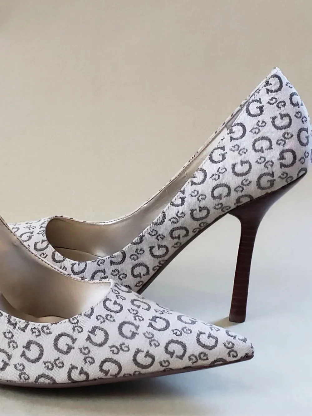 NIB GUESS Torance PUMPS heels G-logo 8.5 brown canvas shoes vintage